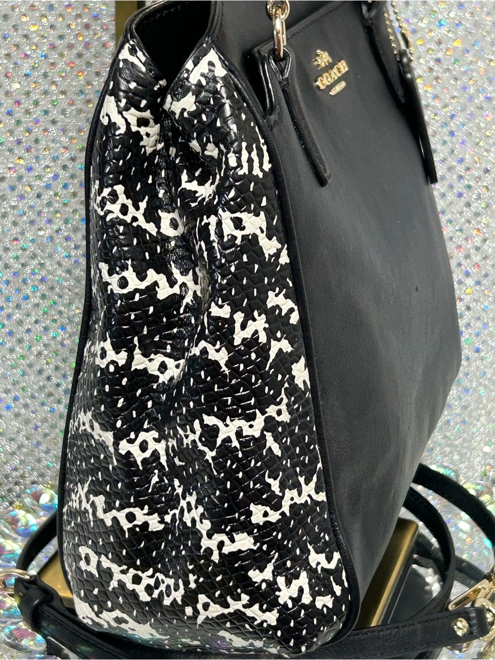 Coach Minetta Black Leather Satchel w/ Blk & Wht Sides Approx. 12 x 9.5 x 3 - Picture 4 of 17